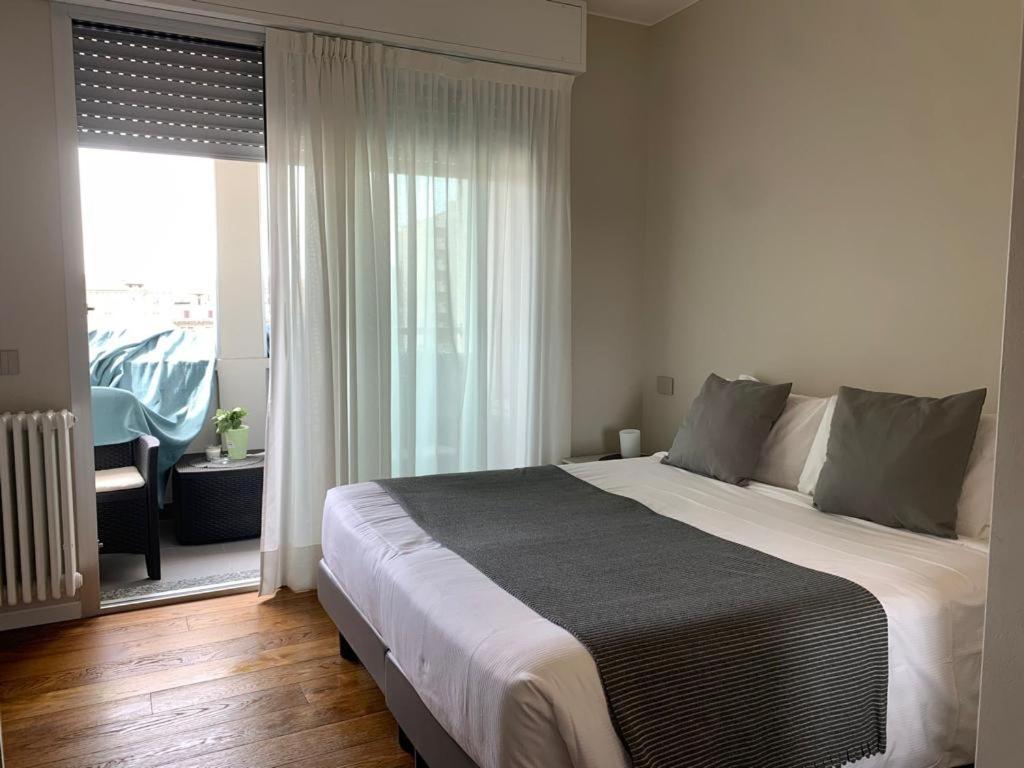 Aparthotel Isola Милан Экстерьер фото